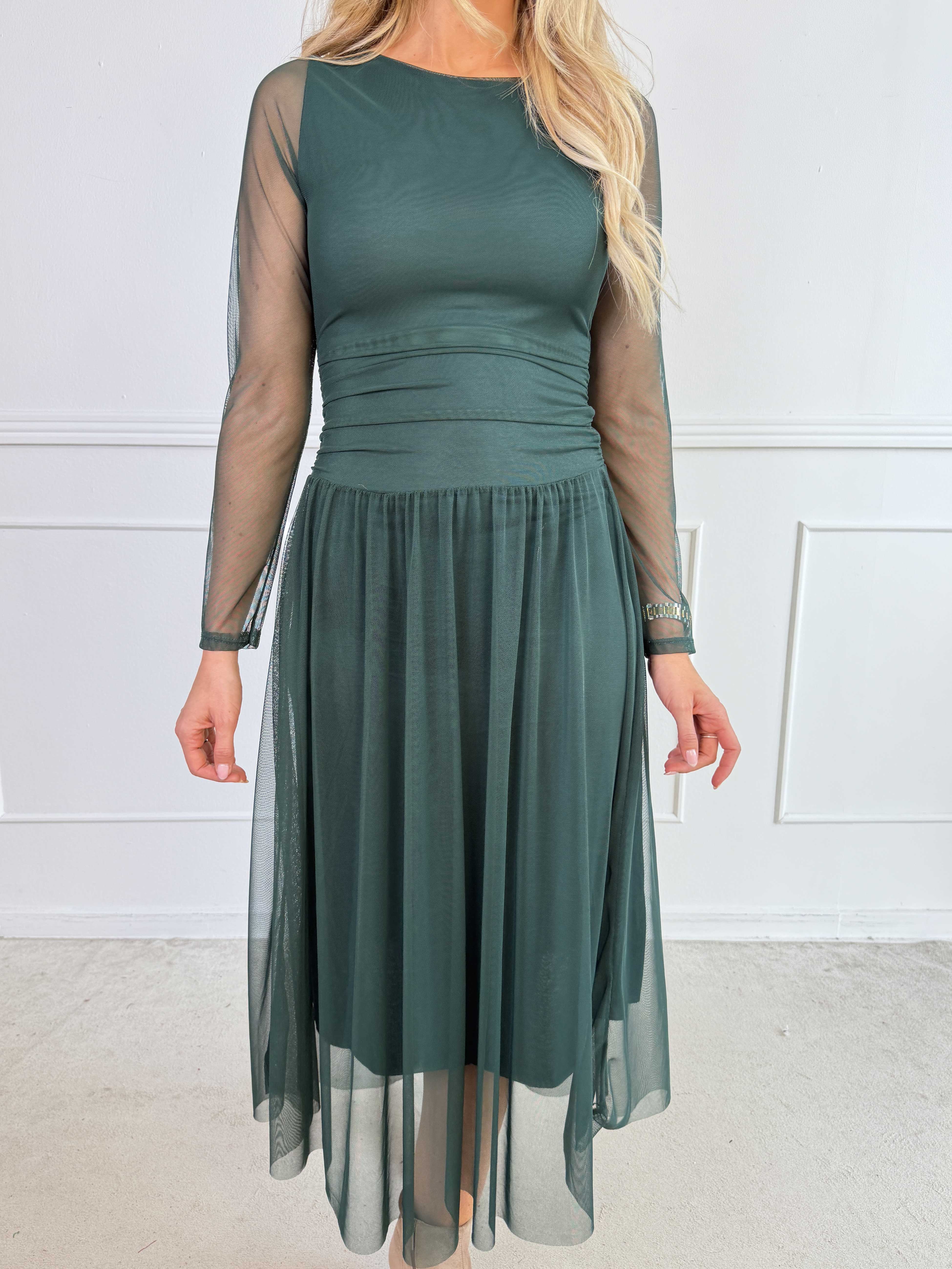Viola - Elegant og feminin kjole i stretchy mesh med transparente ærmer